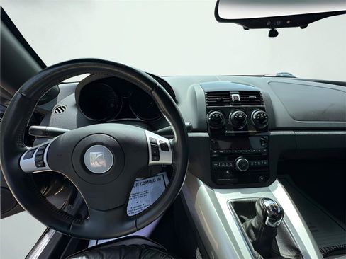 Used 2008 Saturn Sky w/ Weekend Getaway Package image 10
