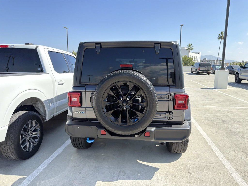 Used 2023 Jeep Wrangler Unlimited Sahara AWD/4WD image 8