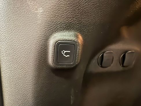 Used 2019 Jeep Cherokee Limited AWD/4WD image 10
