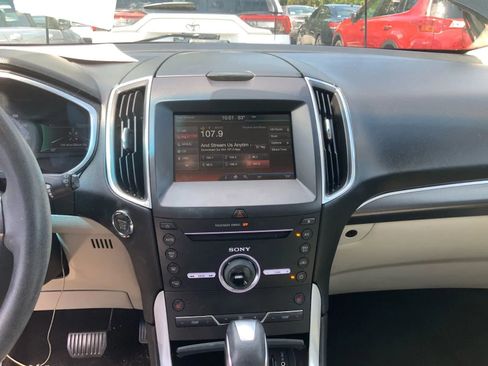 Used 2015 Ford Edge Titanium w/ Technology Package FWD image 11
