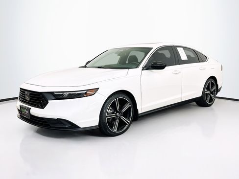 Used 2025 Honda Accord Sport image 3