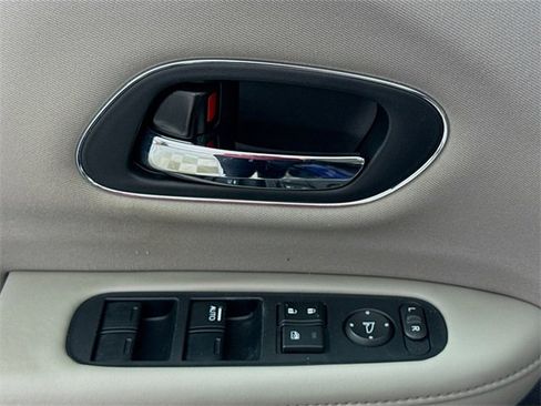 Used 2017 Honda HR-V EX image 14