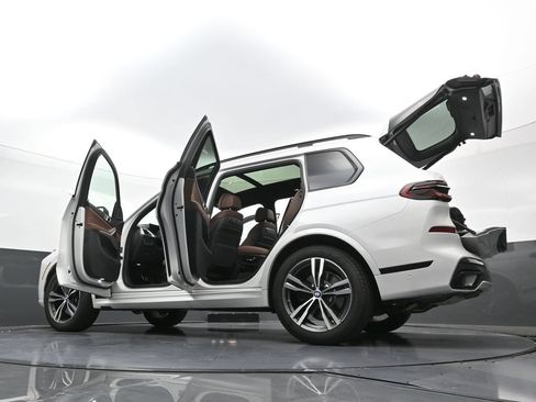 Used 2026 BMW X7 xDrive40i w/ M Sport Package AWD/4WD image 44