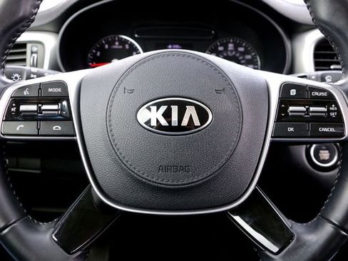 Used 2020 Kia Sorento S image 12