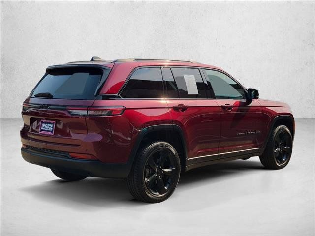 Used 2022 Jeep Grand Cherokee Altitude AWD/4WD image 5