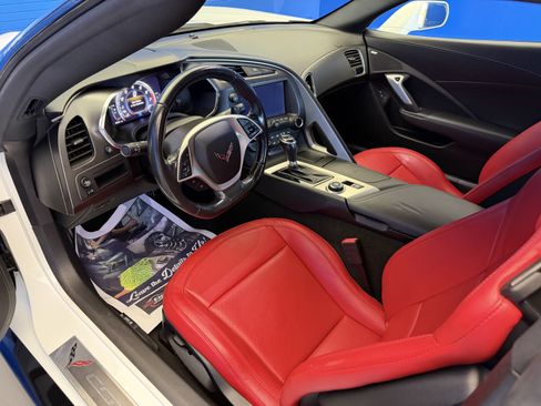 Used 2018 Chevrolet Corvette Stingray Coupe w/ 1LT RWD image 11