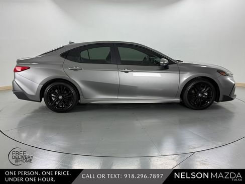 Used 2025 Toyota Camry SE w/ Convenience Package FWD image 5