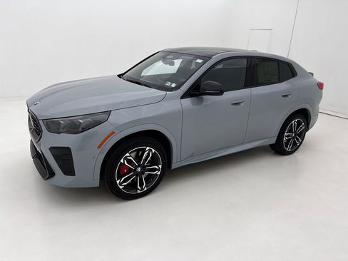 New 2026 BMW X2 xDrive28i w/ Technology Package AWD/4WD image 2