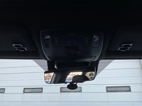 Used 2025 Toyota Sienna Platinum image 21