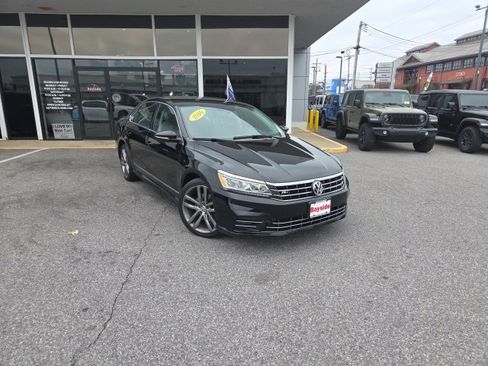 Used 2016 Volkswagen Passat 1.8T R-Line w/ R-Line Lighting Package image 5