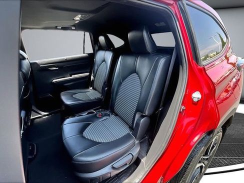 Used 2021 Toyota Highlander XSE FWD image 22