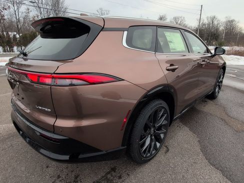 Certified 2025 Toyota Crown Signia Limited w/ Advanced Technology Package image 6