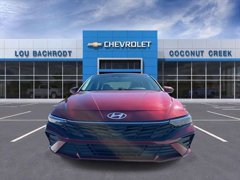 Used 2023 Nissan Rogue SV image 3