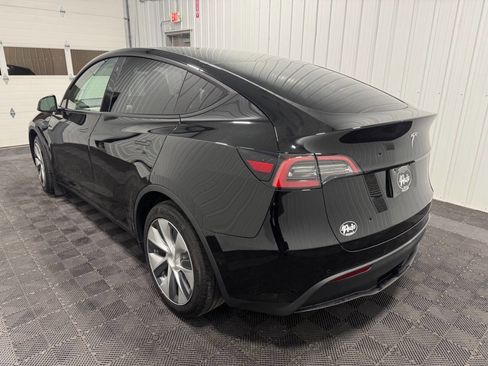 Used 2021 Tesla Model Y Long Range image 4