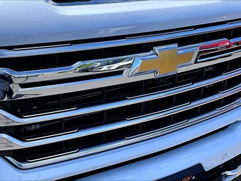 Used 2026 Chevrolet Silverado 2500 High Country w/ Technology Package AWD/4WD image 33