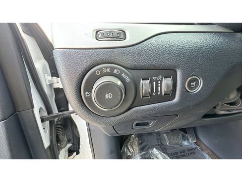 Used 2018 Jeep Cherokee Limited w/ Trailer Tow Group image 23