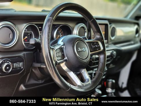 Used 2019 Jeep Wrangler Unlimited Sahara image 17
