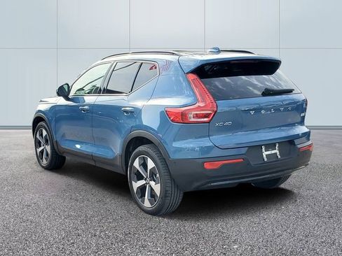 Used 2025 Volvo XC40 B5 Plus image 6