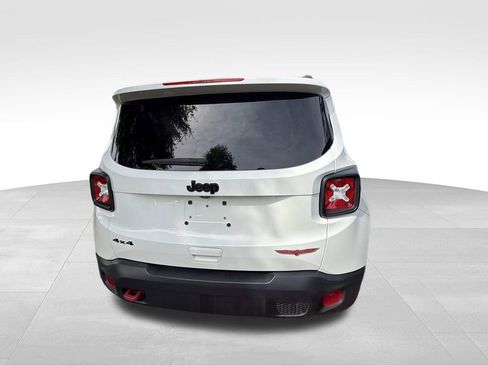 Used 2023 Jeep Renegade Trailhawk AWD/4WD image 3