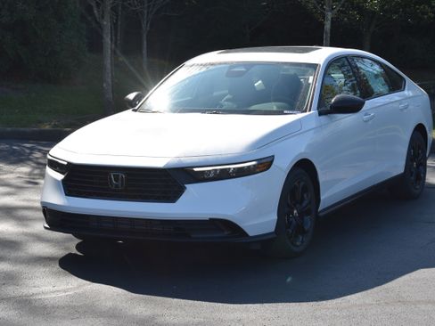 New 2025 Honda Accord SE image 3
