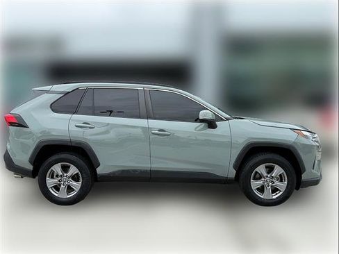 Used 2022 Toyota RAV4 XLE FWD image 7