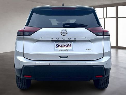 Used 2024 Nissan Rogue S image 5