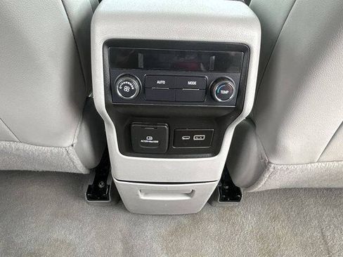 Used 2023 GMC Acadia SLT AWD/4WD image 21