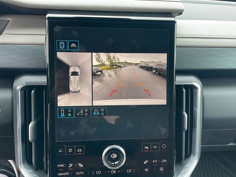 Used 2024 GMC Acadia Elevation w/ Luxury Package FWD image 18
