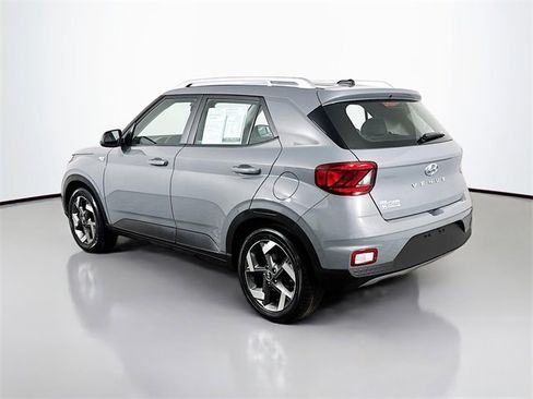 Used 2023 Hyundai Venue SEL image 6