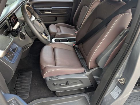 Used 2025 Volkswagen ID. Buzz Pro S Plus RWD image 17