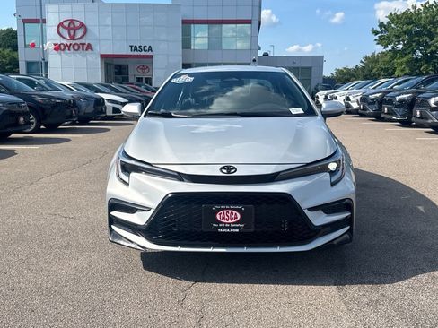 Used 2024 Toyota Corolla SE FWD image 2