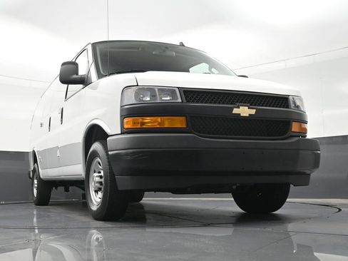 Used 2022 Chevrolet Express 2500 w/ Driver Convenience Package RWD image 30