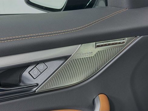 New 2025 Jaguar F-PACE R-Dynamic S image 20