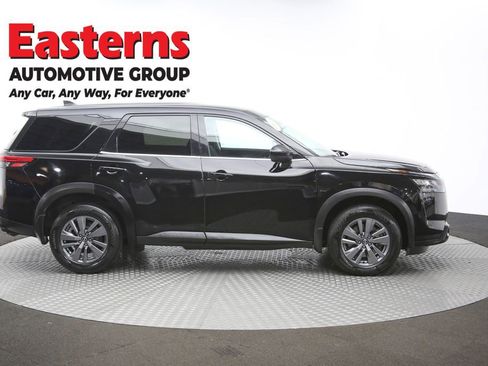 Used 2024 Nissan Pathfinder S image 45