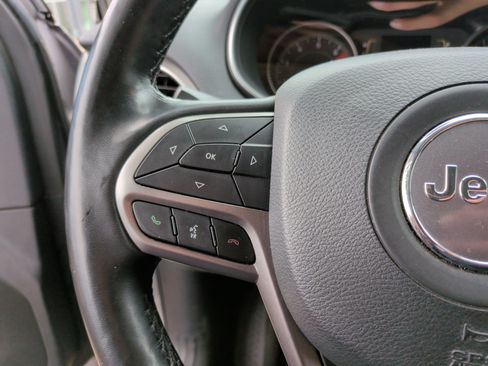 Used 2021 Jeep Cherokee Latitude Plus w/ Sun & Sound Group FWD image 16