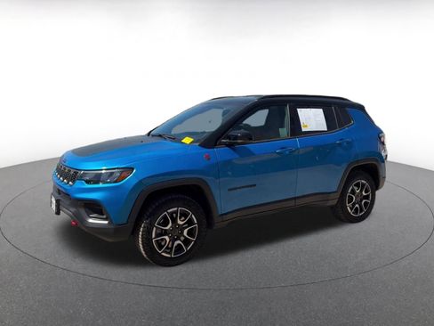 Used 2025 Jeep Compass Trailhawk image 8