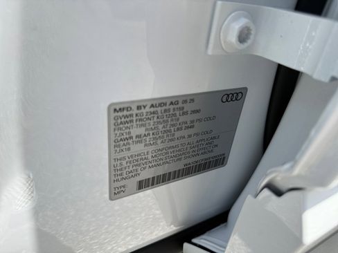 New 2025 Audi Q3 2.0T Premium image 35