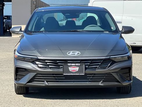 New 2026 Hyundai Elantra SE FWD image 3