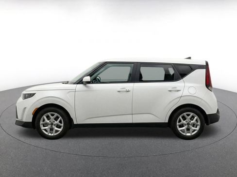 Used 2025 Kia Soul LX w/ LX Technology Package FWD image 4