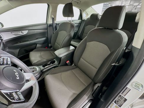 Used 2022 Kia Forte LXS w/ LXS Technology Package image 13