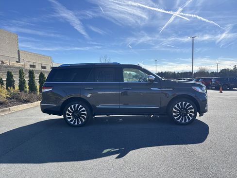 Used 2022 Lincoln Navigator Black Label image 11
