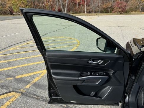 Used 2022 Nissan Pathfinder SL w/ SL Premium Package image 11