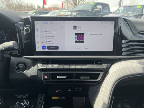 Used 2025 Toyota Camry SE w/ Multimedia Upgrade Package image 18