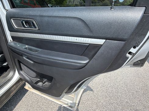 Used 2016 Ford Explorer XLT FWD image 20