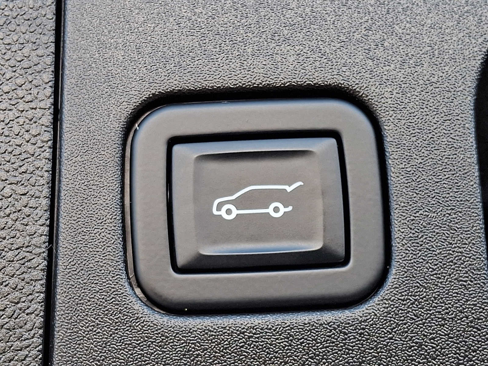 Used 2022 Cadillac XT4 Premium Luxury w/ Safety Alert Package AWD/4WD image 30