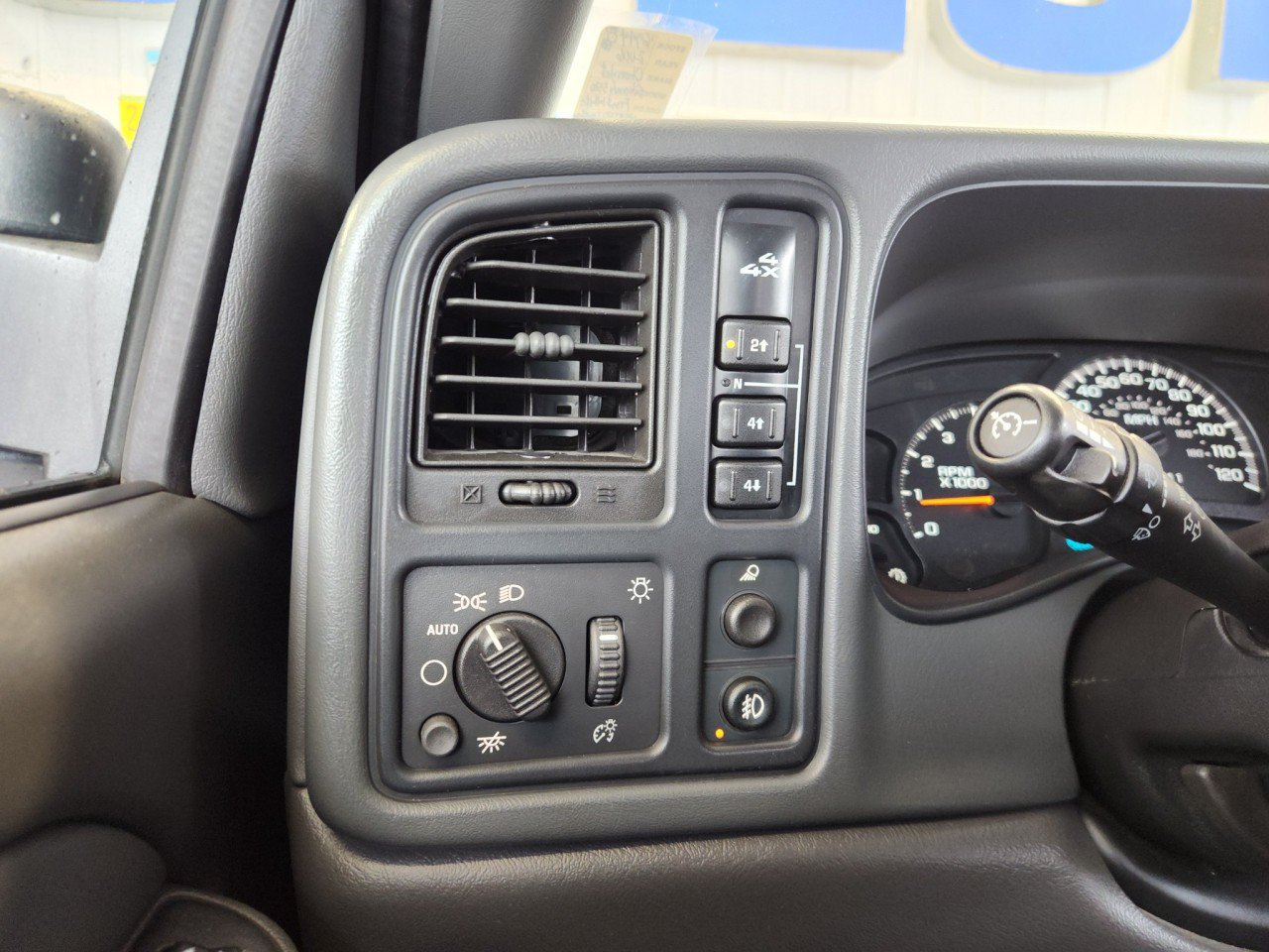 Used 2006 Chevrolet Silverado 3500 LT w/ Heavy-Duty Power Package AWD/4WD image 27