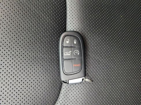 Used 2022 Jeep Cherokee Latitude Lux w/ Sun & Sound Group AWD/4WD image 32