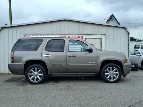 Used 2013 GMC Yukon Denali AWD/4WD image 2