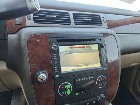 Used 2014 Chevrolet Tahoe LTZ image 18