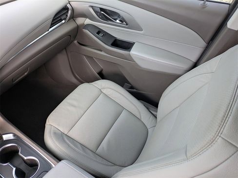 Used 2021 Chevrolet Traverse LT image 20